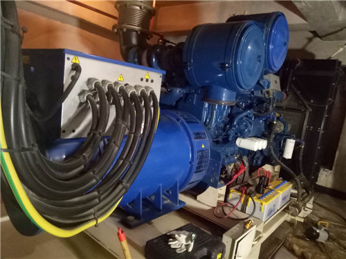 物超所值的維修康明斯柴油發(fā)電機750千瓦云和縣